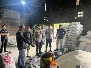 Praktik Oplos Beras di Hulu Sungai Tengah, Dijual Pakai Karung Bulog