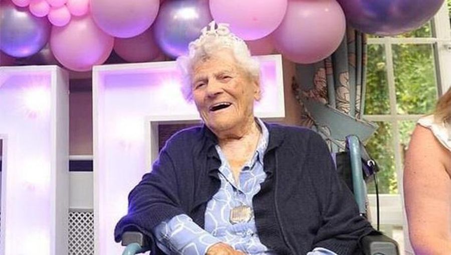 Orang tertua di dunia dan warga Inggris yang bertahan hidup paling lama sepanjang masa, Ethel Caterham, berusia 116 tahun. (Dok. guinnessworldrecords)