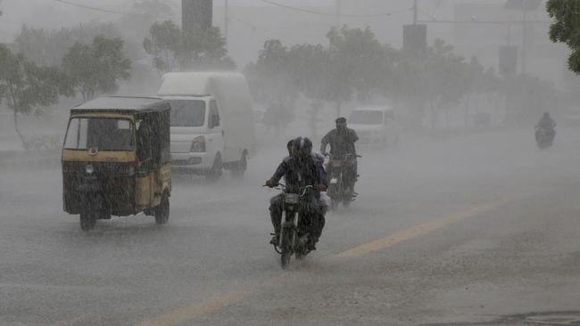 Hujan Deras Pecahkan Rekor, Kota Terbesar Lumpuh-Korban Berjatuhan
