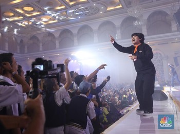 Tawa Pecah! Agak Laen Hibur Peserta LPS Financial Festival 2025 Medan
