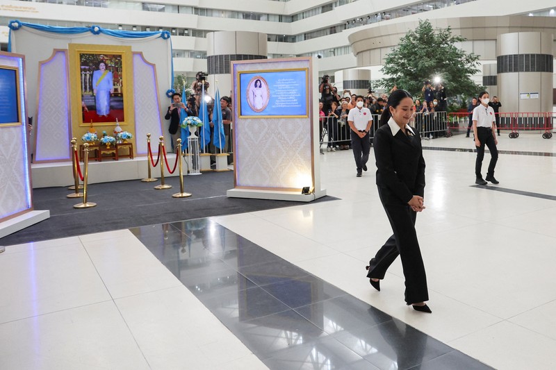 Perdana Menteri Thailand yang sedang menjalani masa skorsing, Paetongtarn Shinawatra, tiba di Mahkamah Konstitusi untuk memberikan kesaksian dalam kasus etik tingkat tinggi, menyusul bocornya percakapan telepon antara dirinya dan mantan pemimpin Kamboja Hun Sen, di Bangkok, Thailand, 21 Agustus 2025. (REUTERS/Athit Perawongmetha)