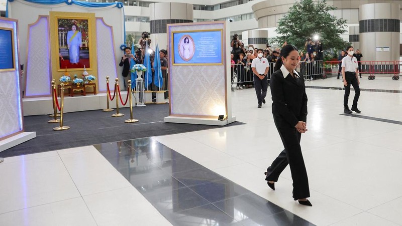 Perdana Menteri Thailand yang sedang menjalani masa skorsing, Paetongtarn Shinawatra, tiba di Mahkamah Konstitusi untuk memberikan kesaksian dalam kasus etik tingkat tinggi, menyusul bocornya percakapan telepon antara dirinya dan mantan pemimpin Kamboja Hun Sen, di Bangkok, Thailand, 21 Agustus 2025. (REUTERS/Athit Perawongmetha)