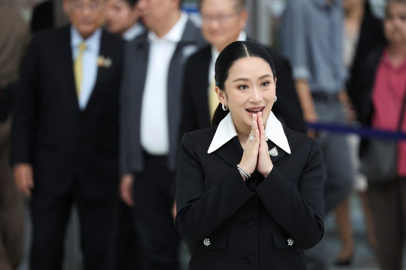 Perdana Menteri Thailand yang sedang menjalani masa skorsing, Paetongtarn Shinawatra, tiba di Mahkamah Konstitusi untuk memberikan kesaksian dalam kasus etik tingkat tinggi, menyusul bocornya percakapan telepon antara dirinya dan mantan pemimpin Kamboja Hun Sen, di Bangkok, Thailand, 21 Agustus 2025. Perdana Menteri Thailand yang sedang menjalani masa skorsing, Paetongtarn Shinawatra, tiba di Mahkamah Konstitusi untuk memberikan kesaksian dalam kasus etik tingkat tinggi, menyusul bocornya percakapan telepon antara dirinya dan mantan pemimpin Kamboja Hun Sen, di Bangkok, Thailand, 21 Agustus 2025. (REUTERS/Athit Perawongmetha)