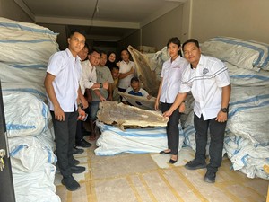 Polisi Bongkar Gudang Penampungan Kulit Ikan Pari-Serangga Kering di Batam