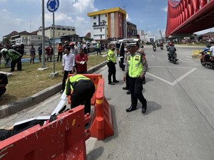 Pemotor Wanita Tewas Terlindas Bus AKAP di Simpang Joglo Solo