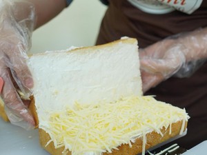 Nikmatnya Roti Bakar dengan Sentuhan Belanda ala Noni Lekker Bandung
