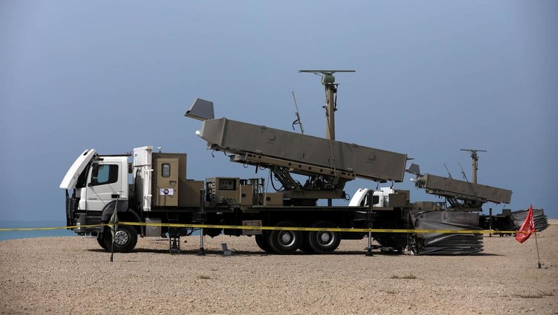 Sebuah rudal Iran diluncurkan selama latihan militer di lokasi yang dirahasiakan di Iran, Rabu (20/8/2025). (Iranian Army/WANA /Handout via REUTERS)