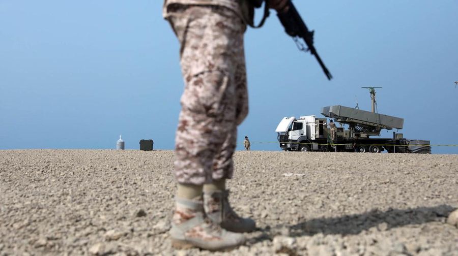 Sebuah rudal Iran diluncurkan selama latihan militer di lokasi yang dirahasiakan di Iran, Rabu (20/8/2025). (Iranian Army/WANA /Handout via REUTERS)