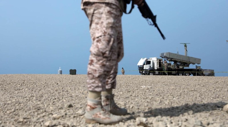 Sebuah rudal Iran diluncurkan selama latihan militer di lokasi yang dirahasiakan di Iran, Rabu (20/8/2025). (Iranian Army/WANA /Handout via REUTERS)