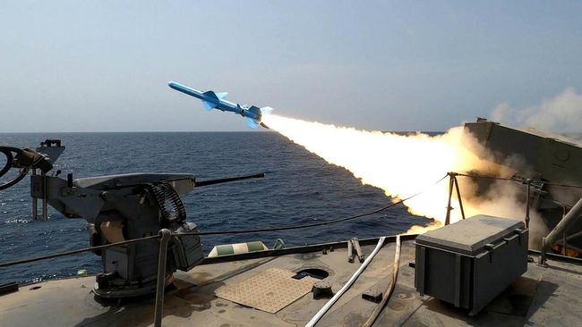 Iran Ngamuk! Pamer Rudal-Drone di Laut Samudera Hindia