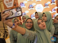 Medan Diguyur Hujan, Ratusan Siswa Sudah Antre LPS Financial Festival