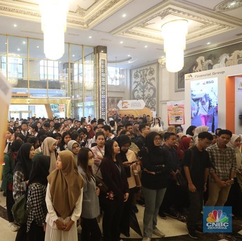 Anak Medan Tak Gentar Dihadang Hujan, LPS Financial Festival Penuh!
