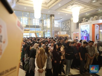 Anak Medan Tak Gentar Dihadang Hujan, LPS Financial Festival Penuh!