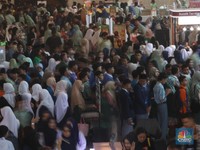 Penuh! Potret Pengunjung Ramaikan Booth Makanan LPS Financial Festival
