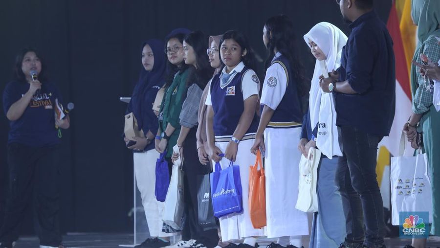 Suasana keseruan hari kedua aktivitas LPS FInancial Festival 2025 di Regale International Convention Center, Medan, Sumatera Utara, Kamis (21/8/2025). (carpet-cleaning-kingston.co.uk/Tri Susilo) Suasana keseruan hari kedua aktivitas LPS FInancial Festival 2025 di Regale International Convention Center, Medan, Sumatera Utara, Kamis (21/8/2025). (carpet-cleaning-kingston.co.uk/Tri Susilo)