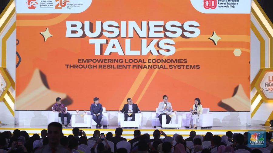 Suasana sesi panel diskusi dalam acara LPS FInancial Festival 2025 di Regale International Convention Center, Medan, Sumatera Utara, Kamis (21/8/2025). (CNBC Indonesia/Tri Susilo)