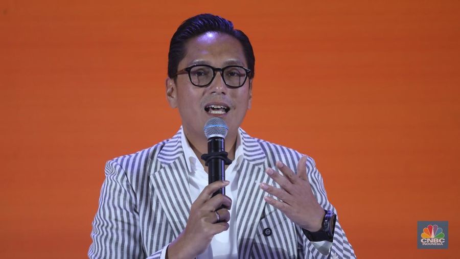Wali Kota Medan, Rico Tri Putra Bayu Waas menyampaikan pemaparan saat sesi panel diskusi dalam acara LPS FInancial Festival 2025 di Regale International Convention Center, Medan, Sumatera Utara, Kamis (21/8/2025). (CNBC Indonesia/Tri Susilo)