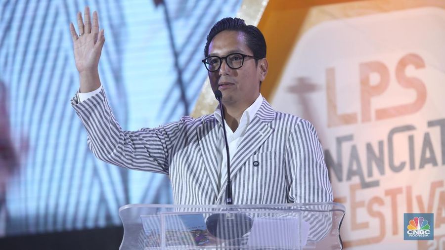 Wali Kota Medan, Rico Tri Putra Bayu Waas menyampaikan pidato utama dalam acara LPS FInancial Festival 2025 di Regale International Convention Center, Medan, Sumatera Utara, Kamis (21/8/2025). (CNBC Indonesia/Tri Susilo)