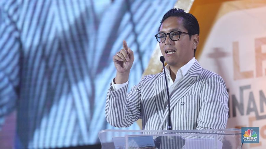 Wali Kota Medan, Rico Tri Putra Bayu Waas menyampaikan pidato utama dalam acara LPS FInancial Festival 2025 di Regale International Convention Center, Medan, Sumatera Utara, Kamis (21/8/2025). (CNBC Indonesia/Tri Susilo)