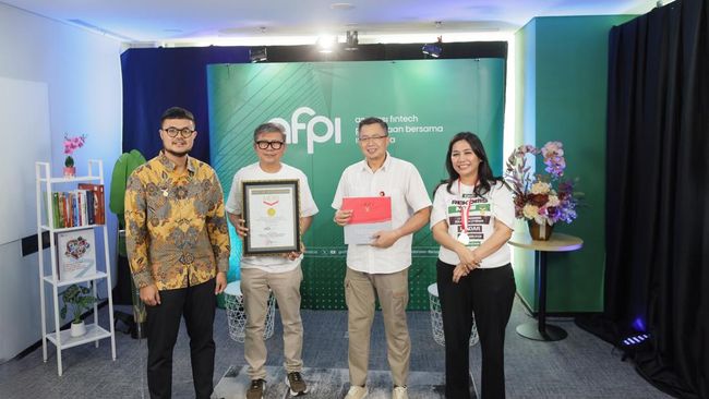 Gelar Podcast Literasi Keuangan 25 Jam Nonstop, AFPI Raih Rekor MURI