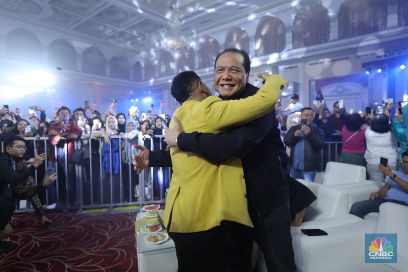 Sejumlah pengunjung memenuhi stand booth LPS dalam acara LPS Financial Festival 2025 di Regale International Convention Center, Medan, Sumatera Utara, Rabu (20/8/2025). Sejumlah pengunjung memenuhi stand booth LPS dalam acara LPS Financial Festival 2025 di Regale International Convention Center, Medan, Sumatera Utara, Rabu (20/8/2025). (CNBC Indonesia/Tri Susilo)
