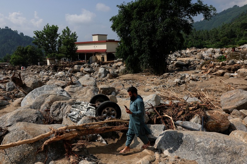 Dampak badai yang menyebabkan hujan lebat dan banjir di wilayah Qadir Nagar, Buner, Pakistan, Kamis (21/8/2025). (REUTERS/Akhtar Soomro) Dampak badai yang menyebabkan hujan lebat dan banjir di wilayah Qadir Nagar, Buner, Pakistan, Kamis (21/8/2025). (REUTERS/Akhtar Soomro)