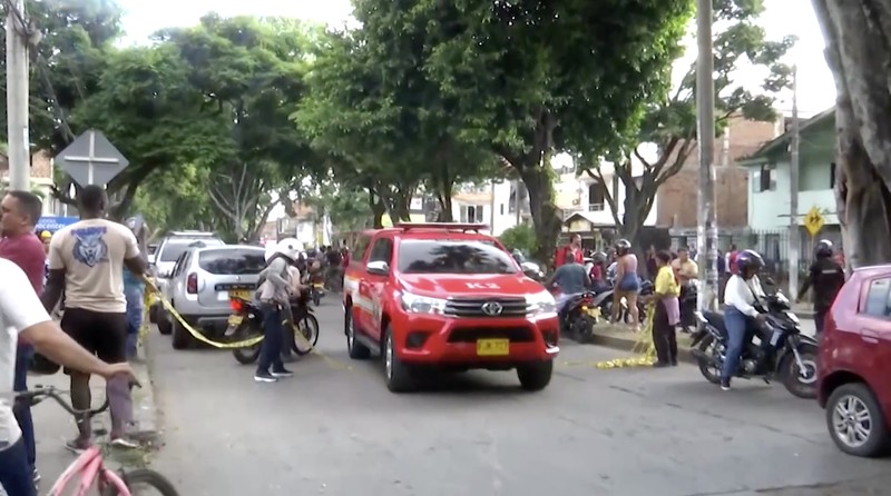 Dua serangan terpisah yang dituduhkan dilakukan oleh kelompok gerilya pembangkang menewaskan sedikitnya 18 orang dan melukai puluhan lainnya di Kolombia pada Kamis (21/8/2025). Dua serangan terpisah yang dituduhkan dilakukan oleh kelompok gerilya pembangkang menewaskan sedikitnya 18 orang dan melukai puluhan lainnya di Kolombia pada Kamis (21/8/2025). (Tangkapan Layar Video Reuters/RCN TV / COLOMBIAN GOVERNMENT TV)