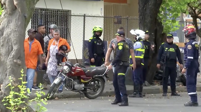 Dua serangan terpisah yang dituduhkan dilakukan oleh kelompok gerilya pembangkang menewaskan sedikitnya 18 orang dan melukai puluhan lainnya di Kolombia pada Kamis (21/8/2025). Dua serangan terpisah yang dituduhkan dilakukan oleh kelompok gerilya pembangkang menewaskan sedikitnya 18 orang dan melukai puluhan lainnya di Kolombia pada Kamis (21/8/2025). (Tangkapan Layar Video Reuters/RCN TV / COLOMBIAN GOVERNMENT TV)