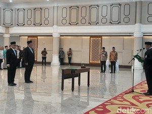 Gubsu Bobby Lantik Kadis PUPR dan Kabappelitbang Sumut