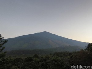 HUT RI ke-81: 2.712 Pendaki Serbu Puncak Gunung Ciremai