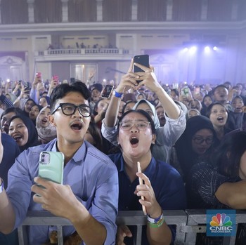Potret Judika, Setia Band & Agak Laen Meriahkan LPS Financial Festival