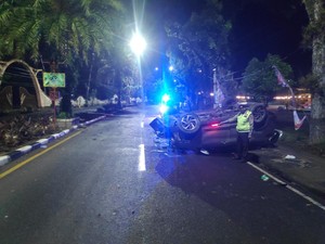 Rush Terbalik di Muba, Pengemudi Luka-7 Penumpang Selamat