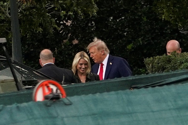 Presiden AS Donald Trump berbicara saat menghadiri Fasilitas Operasi Kepolisian Taman AS Anacostia untuk bertemu dengan polisi dan militer, setelah mengerahkan pasukan Garda Nasional di ibu kota negara, di Washington, D.C., AS, 21 Agustus 2025. Presiden AS Donald Trump berbicara saat menghadiri Fasilitas Operasi Kepolisian Taman AS Anacostia untuk bertemu dengan polisi dan militer, setelah mengerahkan pasukan Garda Nasional di ibu kota negara, di Washington, D.C., AS, 21 Agustus 2025. (REUTERS/Nathan Howard)