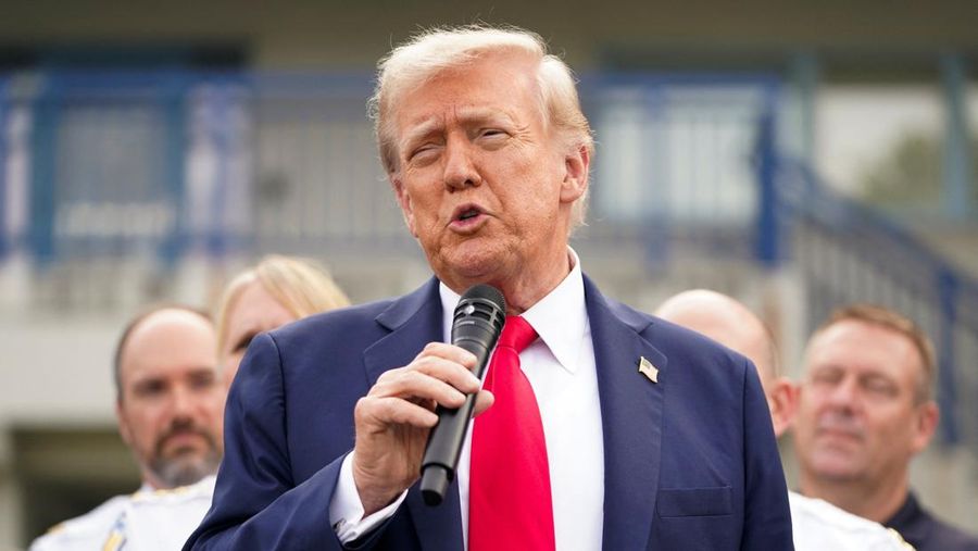 Presiden AS Donald Trump berbicara saat menghadiri Fasilitas Operasi Kepolisian Taman AS Anacostia untuk bertemu dengan polisi dan militer, setelah mengerahkan pasukan Garda Nasional di ibu kot...                    </div>

                    <div class=