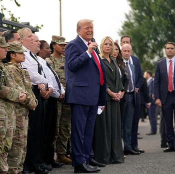 Potret Trump Kepung Washington! Polisi Diambil Alih-Pasukan Dikerahkan