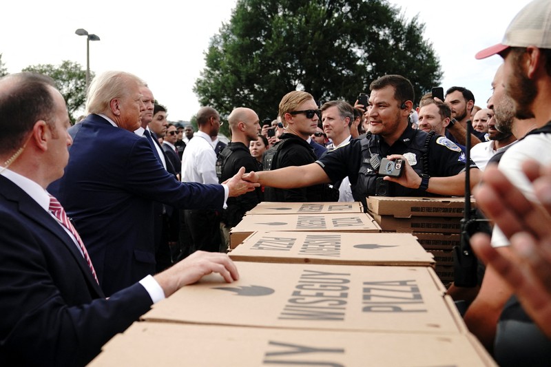 Presiden AS Donald Trump berbicara saat menghadiri Fasilitas Operasi Kepolisian Taman AS Anacostia untuk bertemu dengan polisi dan militer, setelah mengerahkan pasukan Garda Nasional di ibu kota negara, di Washington, D.C., AS, 21 Agustus 2025. Presiden AS Donald Trump berbicara saat menghadiri Fasilitas Operasi Kepolisian Taman AS Anacostia untuk bertemu dengan polisi dan militer, setelah mengerahkan pasukan Garda Nasional di ibu kota negara, di Washington, D.C., AS, 21 Agustus 2025. (REUTERS/Nathan Howard)