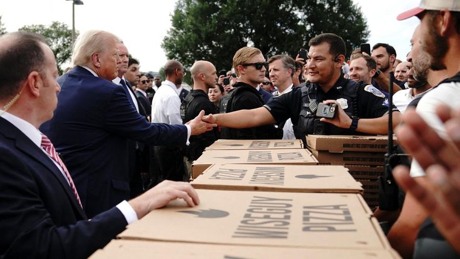 Presiden AS Donald Trump berbicara saat menghadiri Fasilitas Operasi Kepolisian Taman AS Anacostia untuk bertemu dengan polisi dan militer, setelah mengerahkan pasukan Garda Nasional di ibu kota negara, di Washington, D.C., AS, 21 Agustus 2025. Presiden AS Donald Trump berbicara saat menghadiri Fasilitas Operasi Kepolisian Taman AS Anacostia untuk bertemu dengan polisi dan militer, setelah mengerahkan pasukan Garda Nasional di ibu kota negara, di Washington, D.C., AS, 21 Agustus 2025. (REUTERS/Nathan Howard)