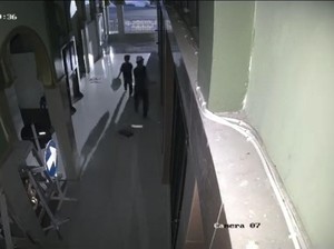 Viral Video Ayah di Palembang Ajak Anak Curi 2 Kotak Amal Masjid
