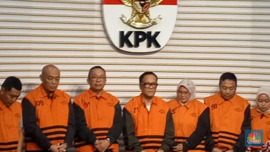 Wamenaker Immanuel Ebenezer ditetapkan tersangka oleh KPK, Jumat (22/8/2025). (CNBC Indonesia/Robertus Serin)