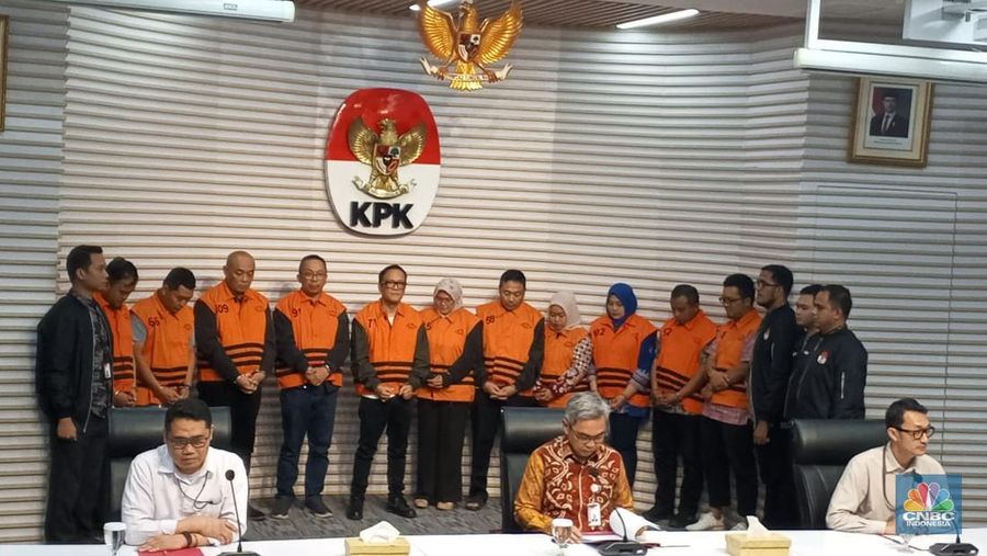 Wamenaker Immanuel Ebenezer ditetapkan tersangka oleh KPK, Jumat (22/8/2025). (CNBC Indonesia/Robertus Serin)
