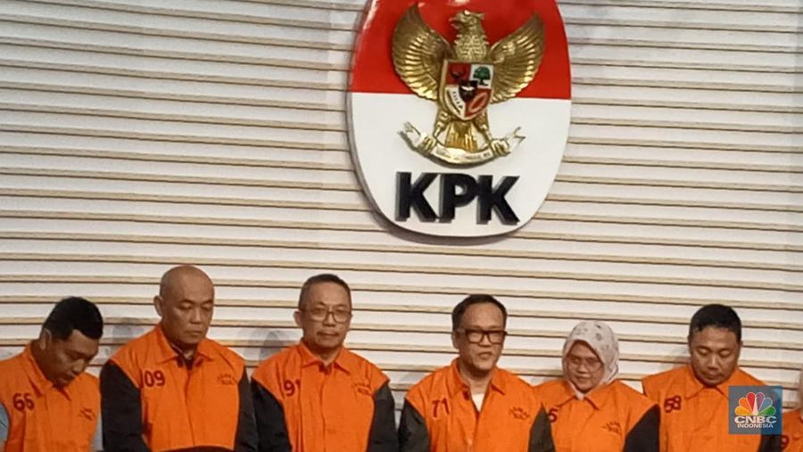 Wamenaker Immanuel Ebenezer ditetapkan tersangka oleh KPK, Jumat (22/8/2025). (CNBC Indonesia/Robertus Serin)