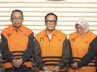 Jadi Tersangka, Wamenaker Immanuel Ebenezer Pakai Rompi KPK & Diborgol