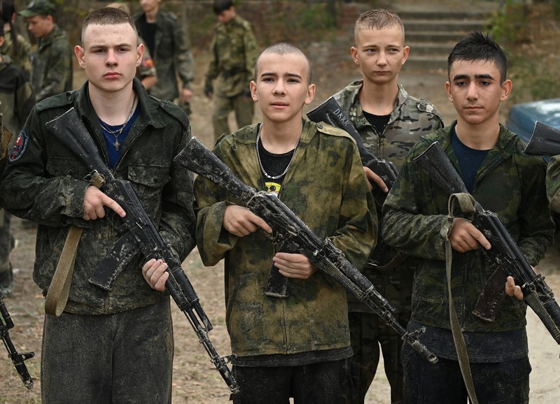 menjalani pelatihan militer di Wilayah Rostov, Rusia. (REUTERS/Sergey Pivovarov) menjalani pelatihan militer di Wilayah Rostov, Rusia. (REUTERS/Sergey Pivovarov)