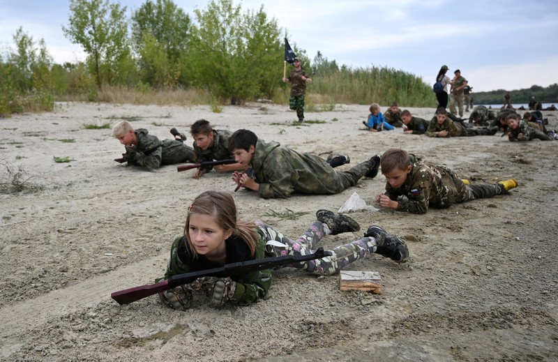menjalani pelatihan militer di Wilayah Rostov, Rusia. (REUTERS/Sergey Pivovarov) menjalani pelatihan militer di Wilayah Rostov, Rusia. (REUTERS/Sergey Pivovarov)