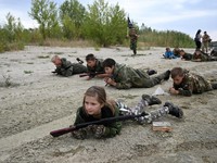 Perang Berkepanjangan, Potret Puluhan Anak di Rusia Latihan Perang