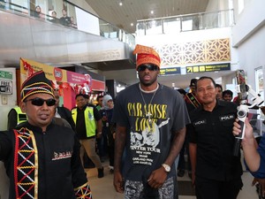 Rapper Melly Mike Tiba di Riau, Siap Tampil di Pacu Jalur!