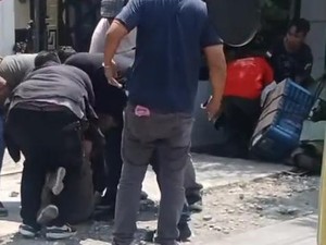 Viral Sopir di Bojonegoro Dikeroyok Debt Collector, Truk Dibawa Kabur