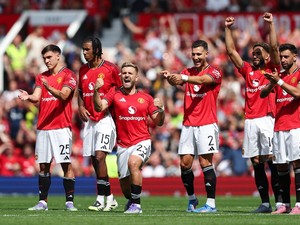 MU Butuh Bek Kiri Baru
