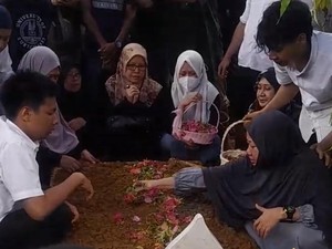 Rektor UHO Kendari Prof Armid Dimakamkan di TPU Punggolaka