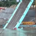 Proyek Jembatan Kereta Ambruk Makan Korban, 12 Pekerja Tewas-4 Hilang